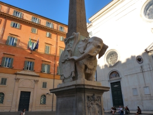 Obelisk ze słoniem na Piazza della Minerva