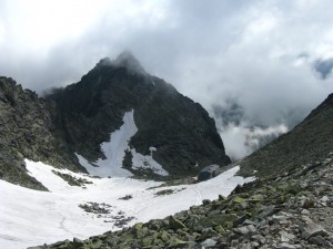 Podejście na przełęcz Waga, na pierwszym planie Popradzka Kopa