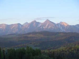 Tatry o wschodzie Słońca widziane z przełęczy nad Łapszanką