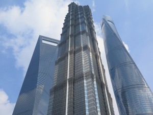Od prawej Shanghai Tower, Jin Mao Tower i Shanghai World Financial Center