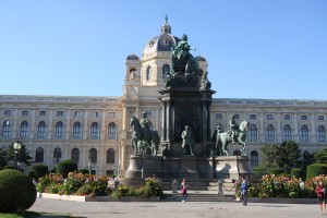 Pomnik Marii Teresy Habsburskiej i Muzeum Historii Naturalnej