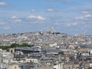 Widok na wzgórze Montmartre i bazylikę Sacré-Cœur